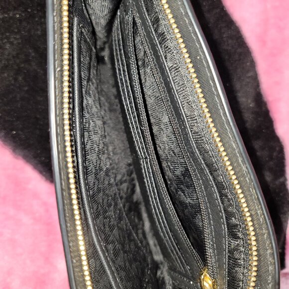 Michael Kors Leslie Medium Messenger Bag - Picture 3 of 4